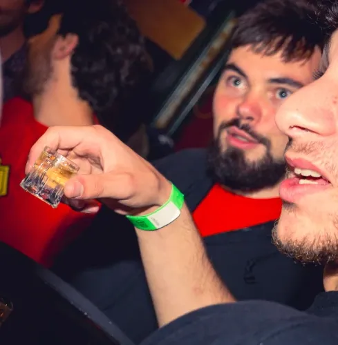 Amsterdam NIGHTLIFE: DZIELNICA CZERWONYCH LATARNI Amsterdam NIGHTLIFE: DZIELNICA CZERWONYCH LATARNI