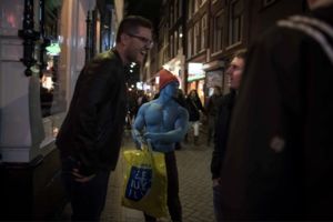 Karzeł-Smurf-Bar-Crawl_amsterdam